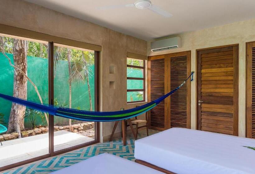 سوییت لوکس, Tiki Tiki Tulum