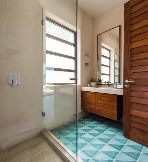 سوئیت رویال, Tiki Tiki Tulum