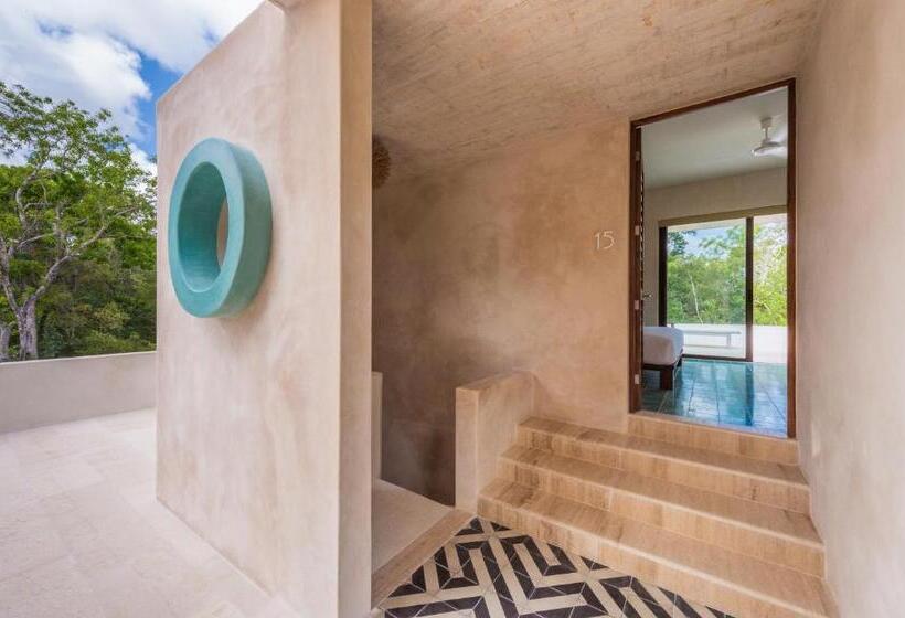 سوئیت رویال, Tiki Tiki Tulum