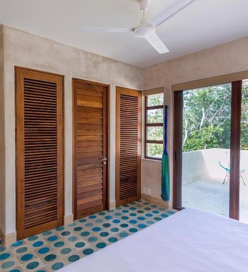 سوئیت با تخت بزرگ, Tiki Tiki Tulum