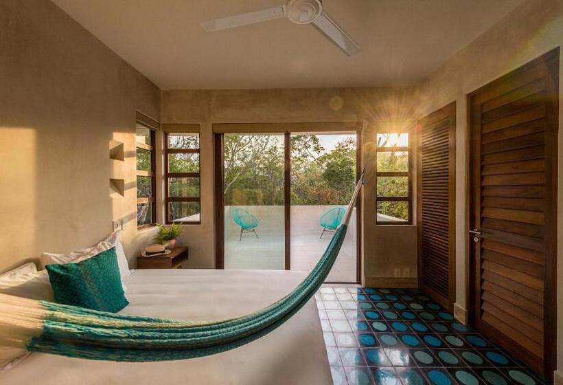 سوئیت با تخت بزرگ, Tiki Tiki Tulum