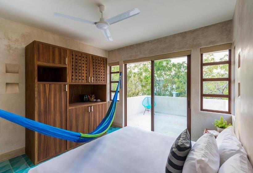 سوئیت با تخت بزرگ, Tiki Tiki Tulum