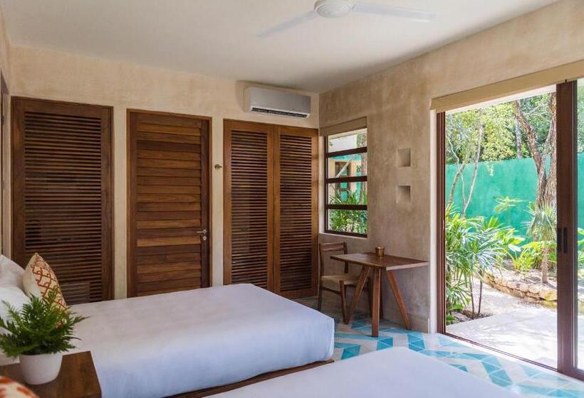 سوییت لوکس, Tiki Tiki Tulum