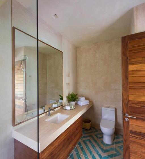 سوییت لوکس, Tiki Tiki Tulum