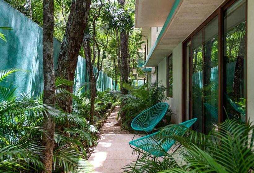 سوییت لوکس, Tiki Tiki Tulum