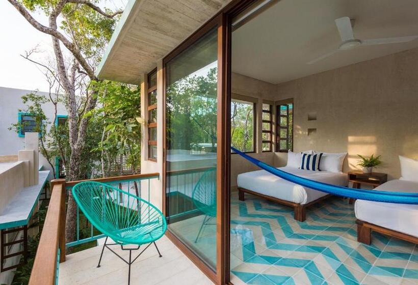 سوییت لوکس, Tiki Tiki Tulum