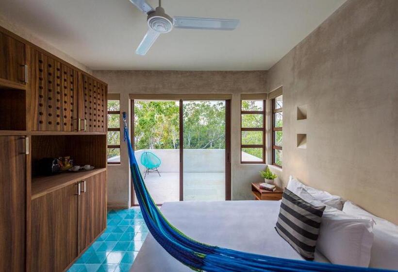 سوئیت با تخت بزرگ, Tiki Tiki Tulum