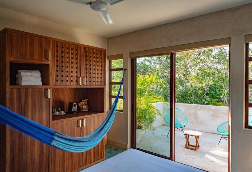 سوئیت با تخت بزرگ, Tiki Tiki Tulum