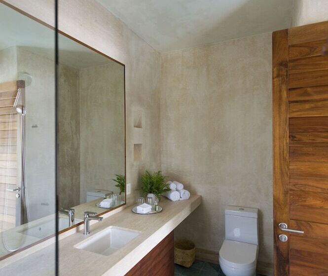 سوییت لوکس, Tiki Tiki Tulum