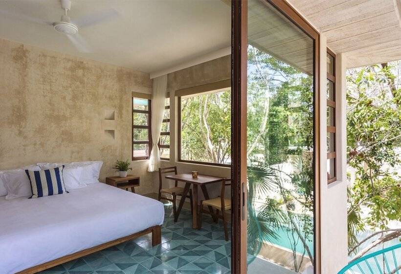 سوییت لوکس, Tiki Tiki Tulum