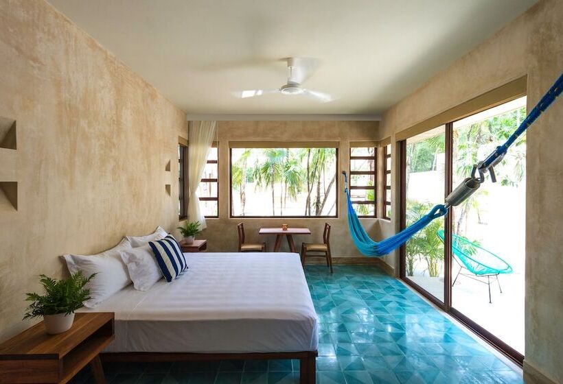 سوییت لوکس, Tiki Tiki Tulum