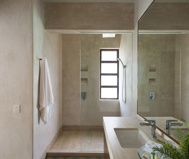 سوییت لوکس, Tiki Tiki Tulum