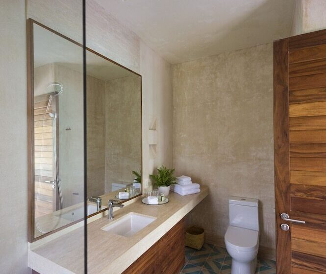 سوییت لوکس, Tiki Tiki Tulum