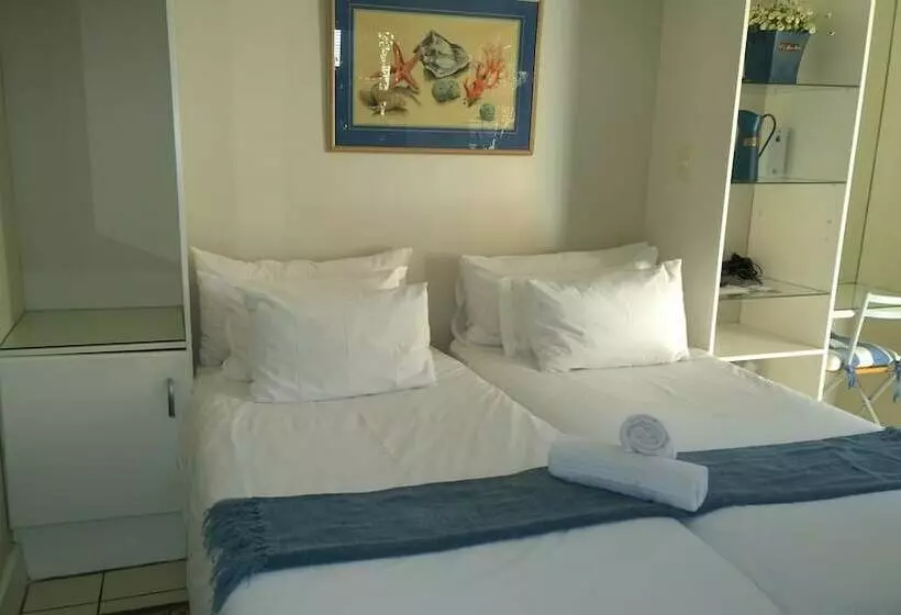 スタンダードルーム, Conifer Beach House