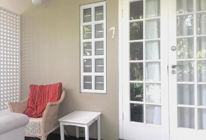 اتاق لوکس با تخت بزرگ, Conifer Beach House