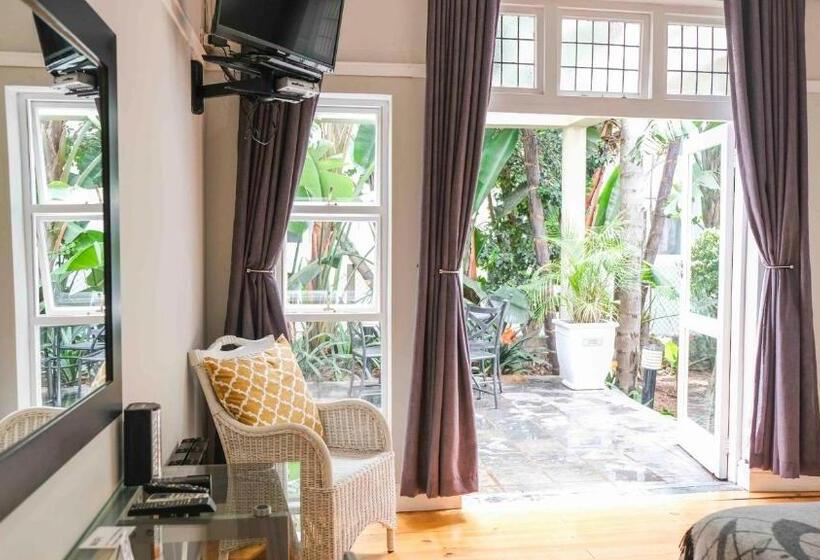 اتاق استاندارد, Conifer Beach House