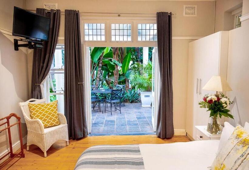 اتاق استاندارد, Conifer Beach House