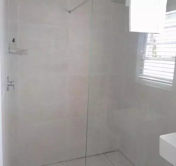 ファミリールーム, Conifer Beach House