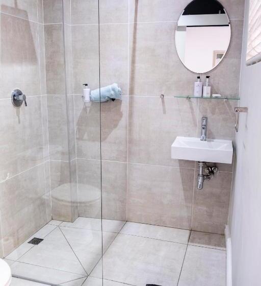 اتاق عادی, Conifer Beach House