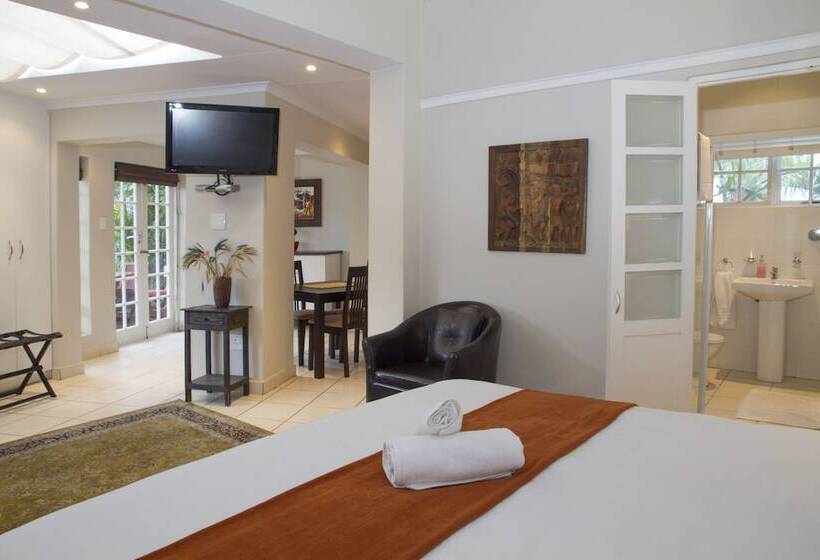 اتاق خانوادگی, Conifer Beach House