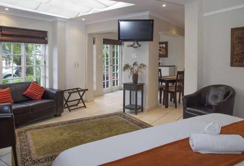 اتاق خانوادگی, Conifer Beach House