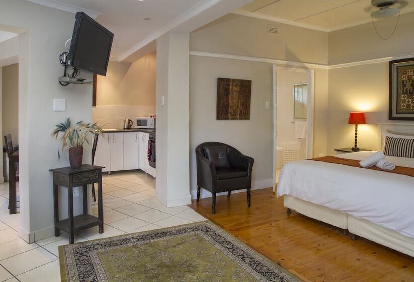 اتاق خانوادگی, Conifer Beach House