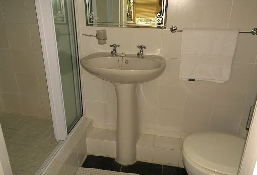 اتاق لوکس با تخت بزرگ, Conifer Beach House