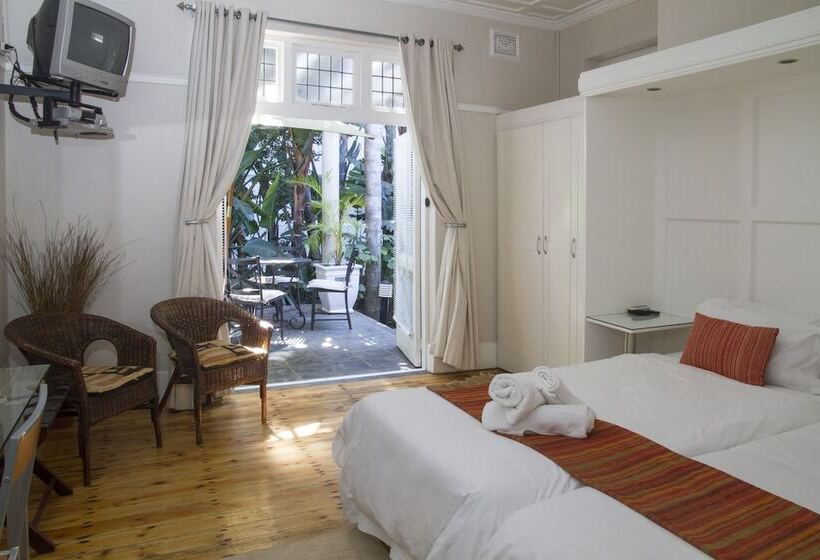 اتاق لوکس با تخت بزرگ, Conifer Beach House