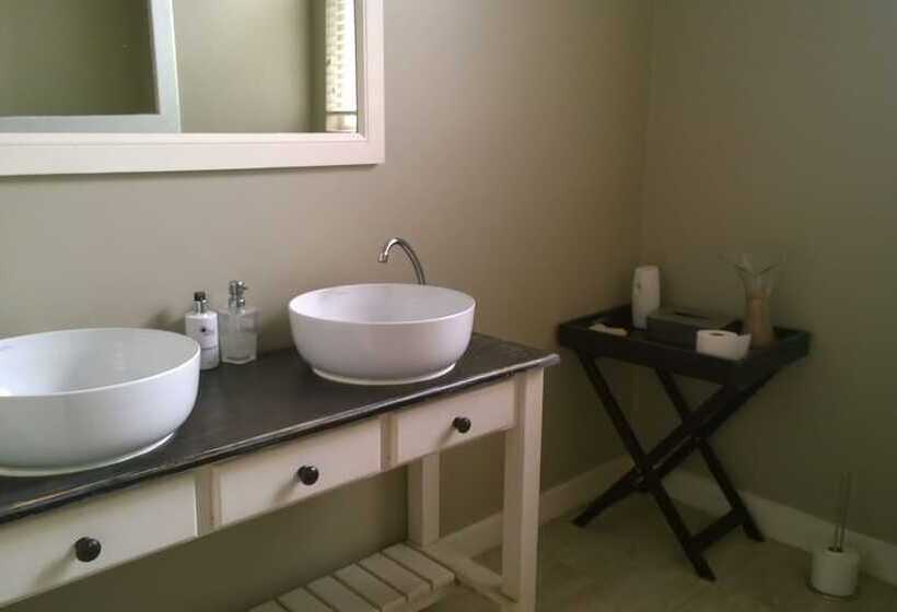 اتاق استاندارد, Conifer Beach House