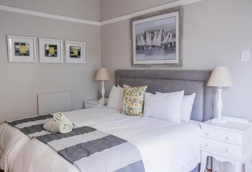 اتاق استاندارد, Conifer Beach House