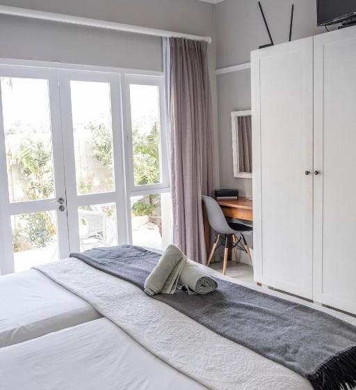 اتاق استاندارد, Conifer Beach House