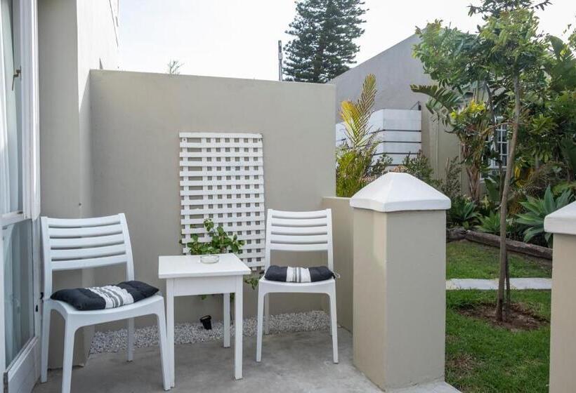 اتاق استاندارد, Conifer Beach House