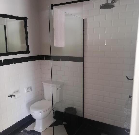 اتاق استاندارد, Conifer Beach House