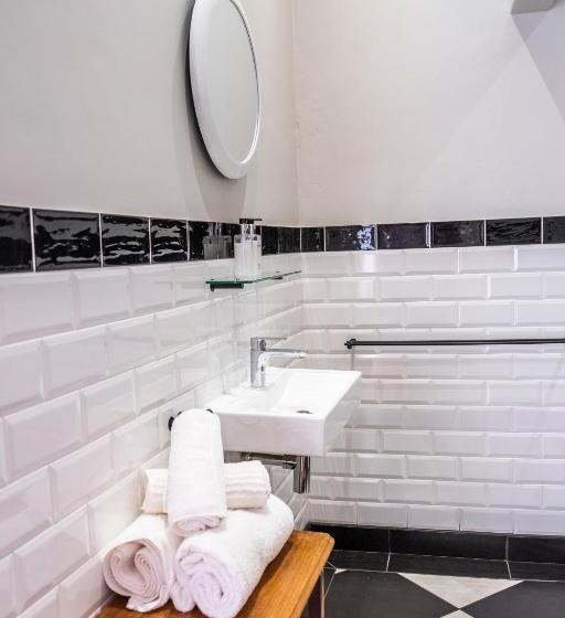 اتاق استاندارد, Conifer Beach House