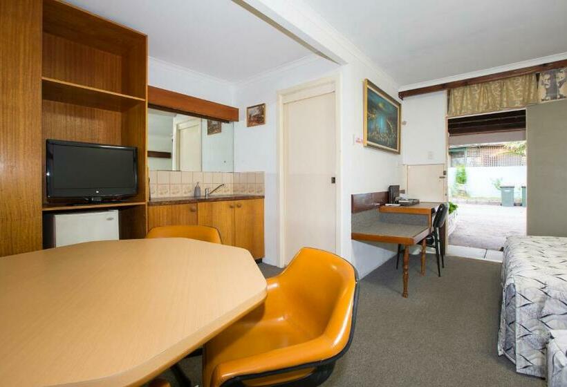 חדר משפחתי, Eden Nimo Motel