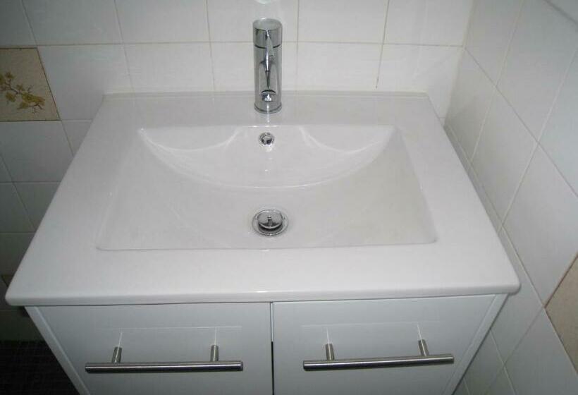 اتاق راحتی, Country Lodge Motor Inn