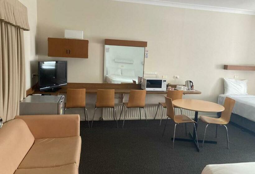 اتاق خانوادگی, Country Lodge Motor Inn