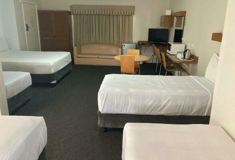 اتاق خانوادگی, Country Lodge Motor Inn