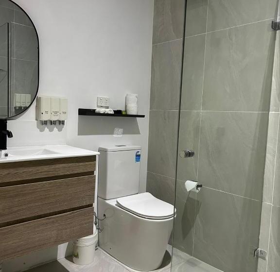 اتاق خانوادگی, Country Lodge Motor Inn