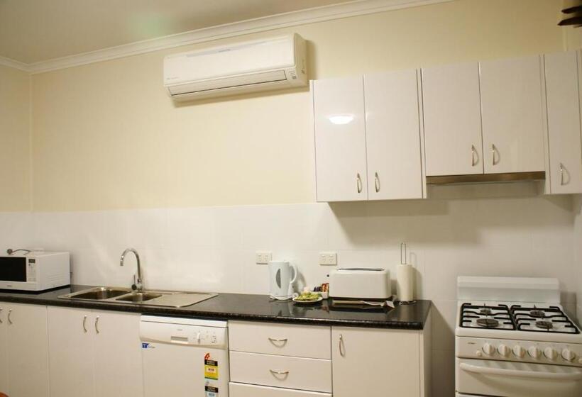 آپارتمان 3 خوابه, Country Lodge Motor Inn