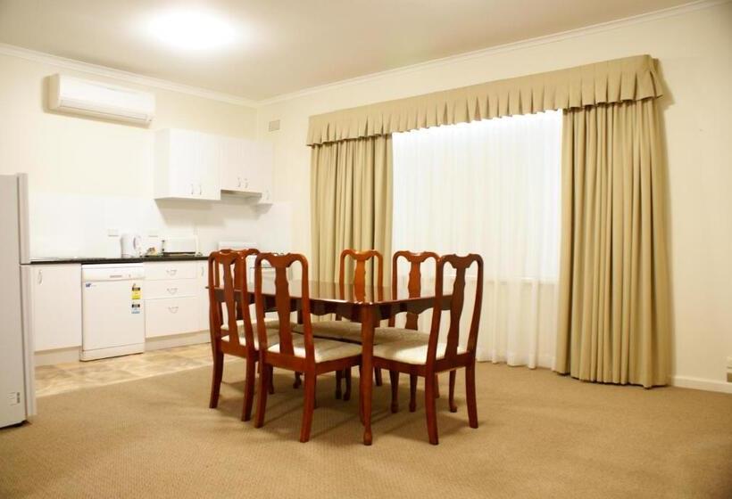 آپارتمان 3 خوابه, Country Lodge Motor Inn