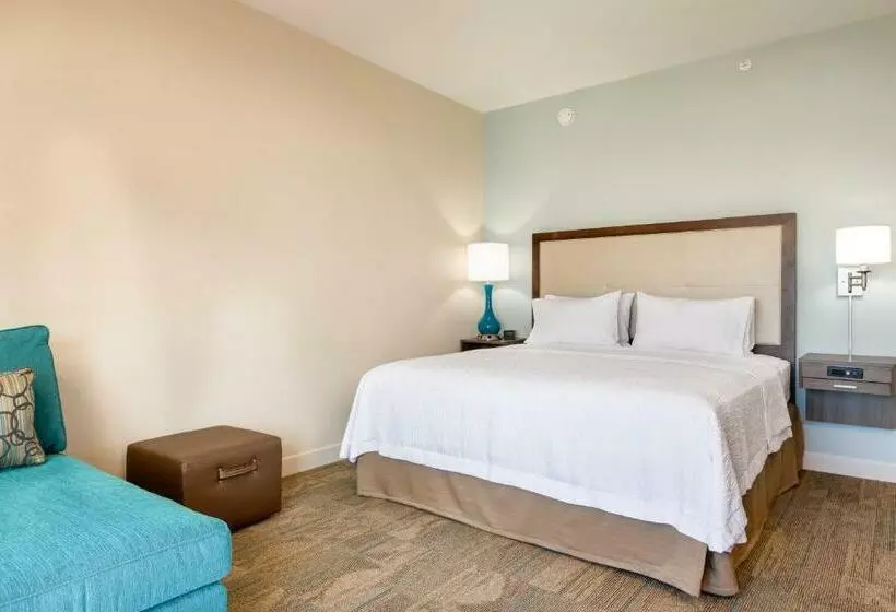 身障者適用キングサイズベッドルーム, Hampton Inn & Suites Clearwater Beach