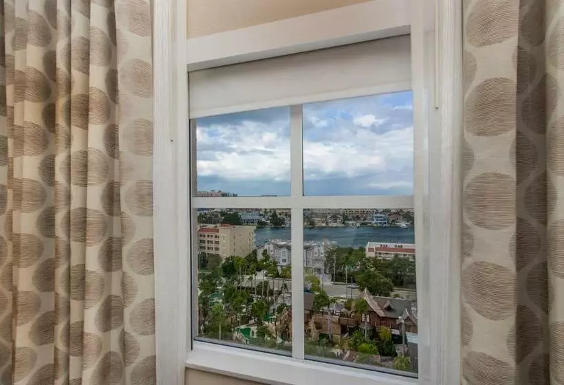 キングサイズベッドのスタンダードルーム, Hampton Inn & Suites Clearwater Beach