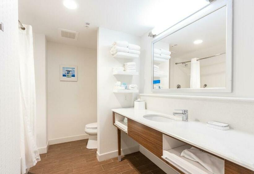 غرفة قياسية سرير كينج, Hampton Inn & Suites Clearwater Beach