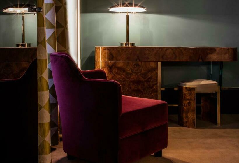 Chambre Executive, Saintmarc