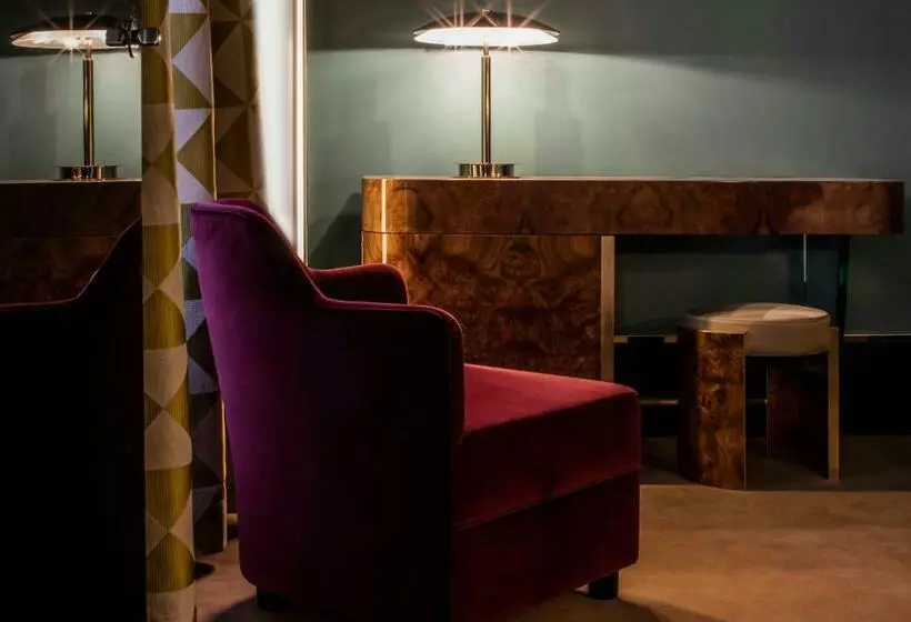 Chambre Executive, Saintmarc
