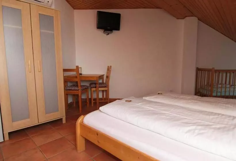 اتاق لوکس, Kreta