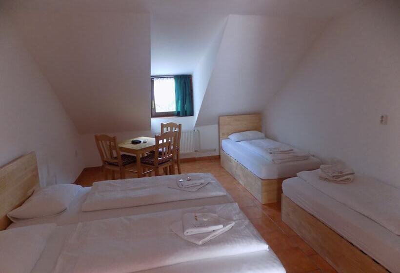 Pokój Czteroosobowy Standard, Kreta