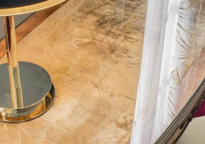 Chambre Executive, Saintmarc