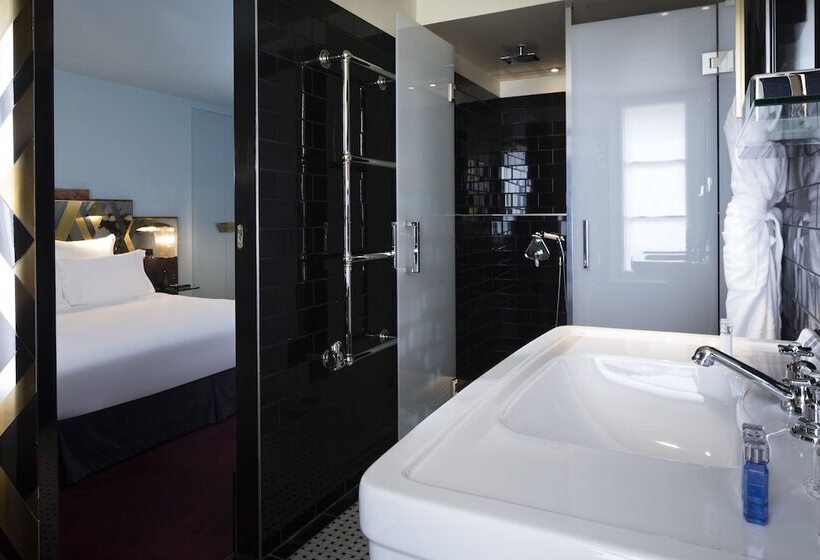 Chambre Executive, Saintmarc